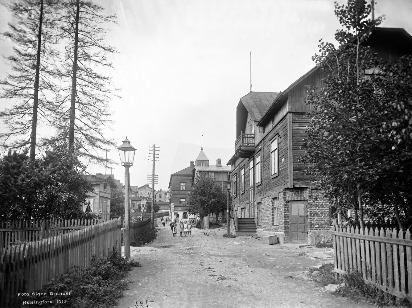 Historiallinen valokuva Länsi-Pasilan puutaloalueesta vuodelta 1912